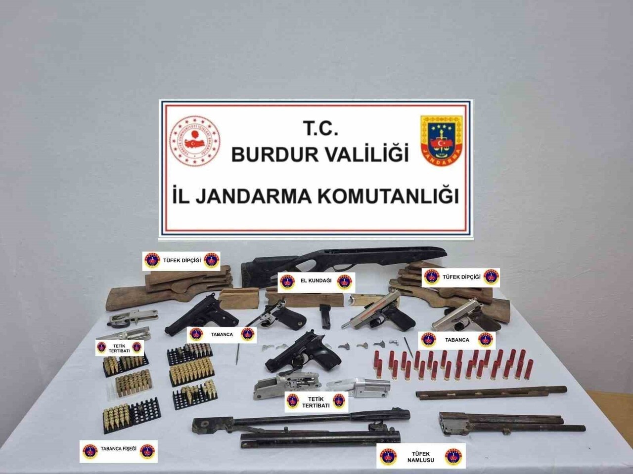 OPERASYONDA ÇOK SAYIDA SİLAH YAPIMINDA KULLANILAN MALZEME, MÜHİMMATI VE BİRÇOK TARİHİ ESER ELE...