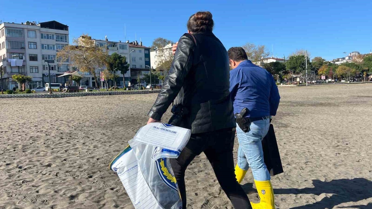 ORDU'NUN ÜNYE İLÇESİNDE, BİR SÜREDİR KENDİSİNDEN HABER ALINAMAYAN BİR KADININ CANSIZ BEDENİ, DENİZ...