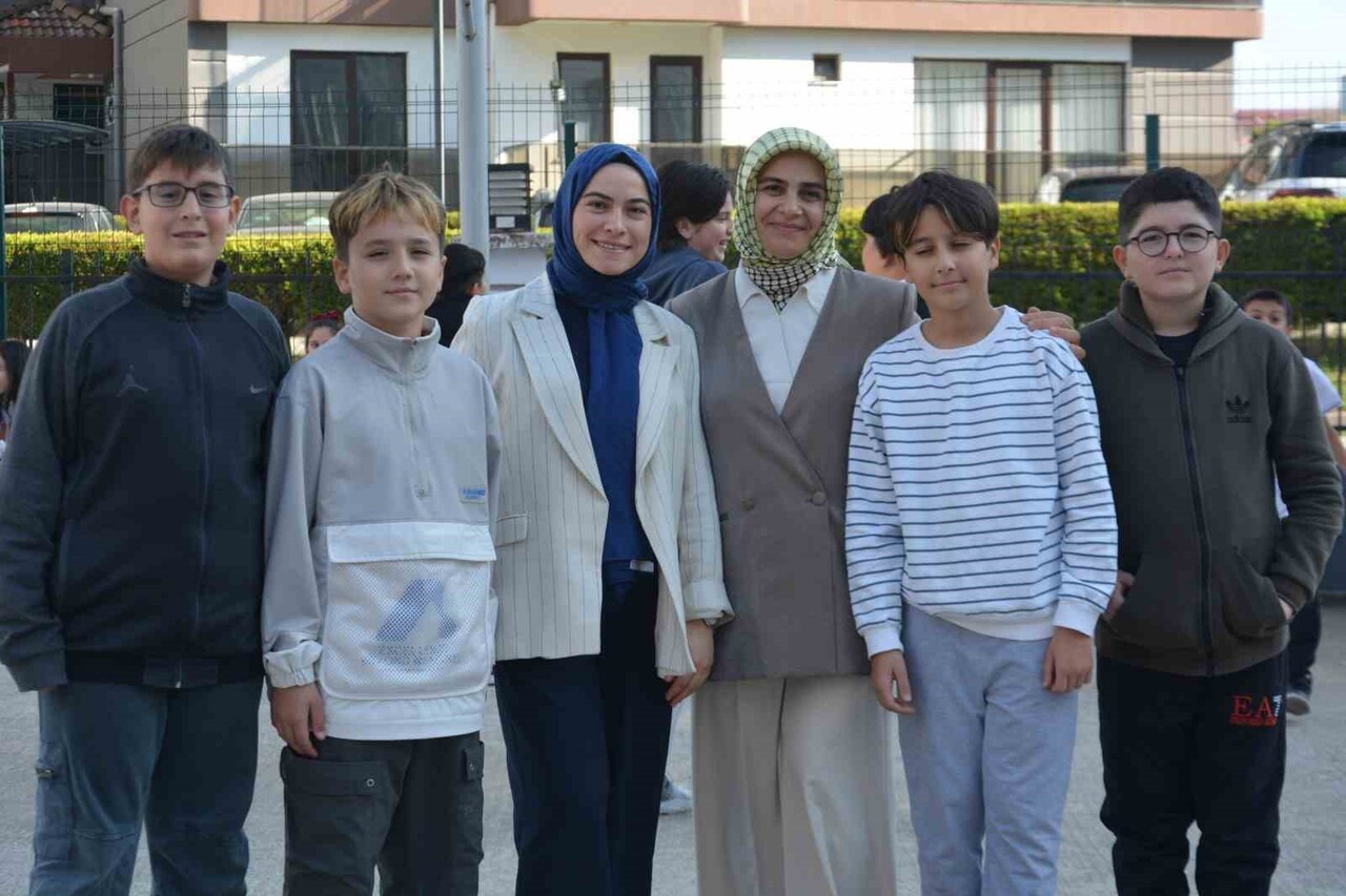 ORDU'NUN ÜNYE İLÇESİNDE YAŞAYAN 51 YAŞINDAKİ TÜRKÇE ÖĞRETMENİ HANİFE GÜL, YILLAR ÖNCE DERSİNE...