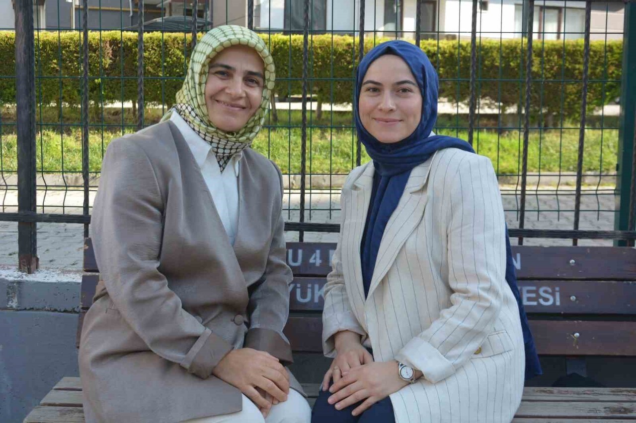 ORDU'NUN ÜNYE İLÇESİNDE YAŞAYAN 51 YAŞINDAKİ TÜRKÇE ÖĞRETMENİ HANİFE GÜL, YILLAR ÖNCE DERSİNE...