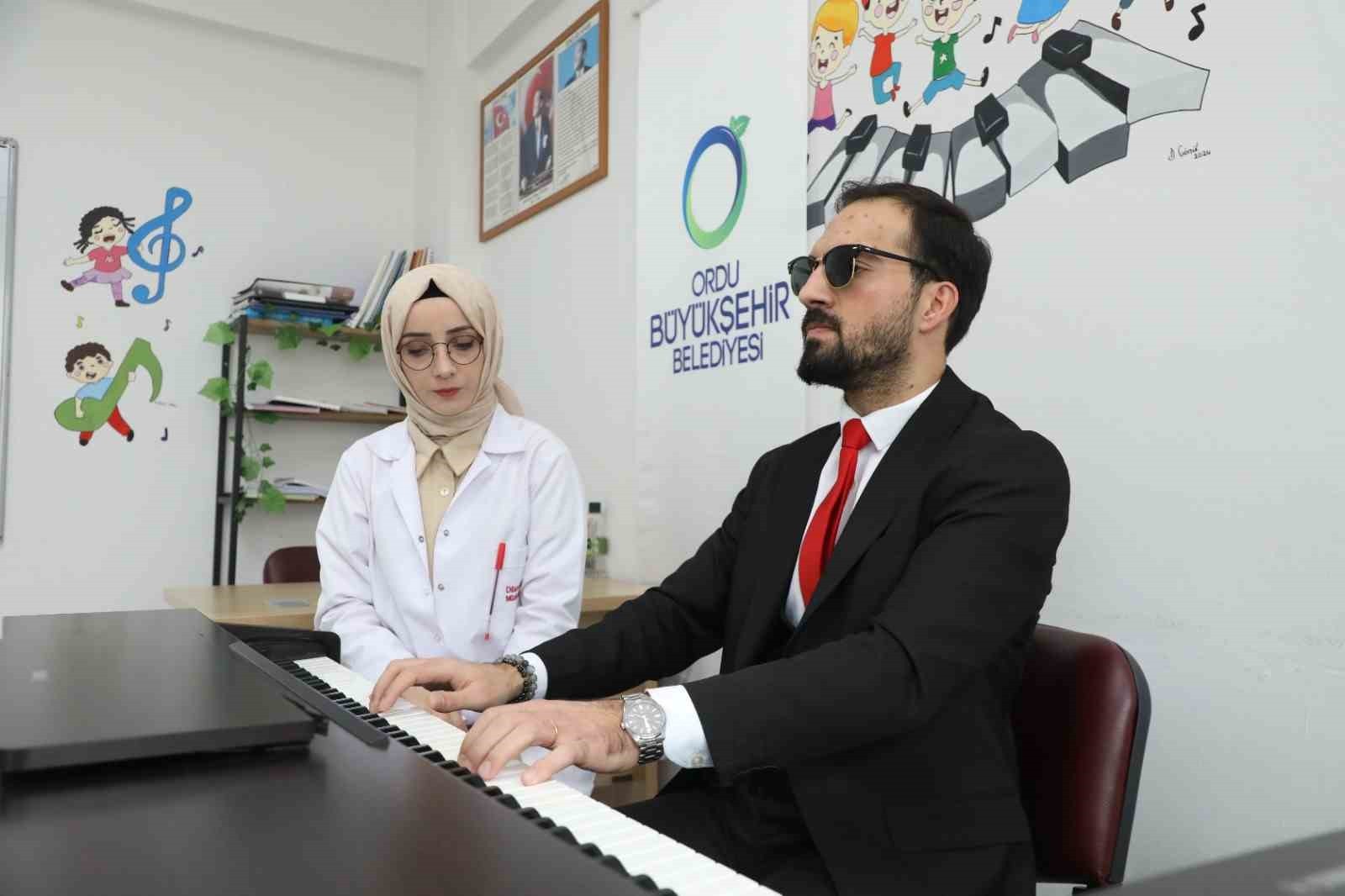 ORDU’DA YAŞAYAN 30 YAŞINDAKİ KENAN ÇOBAN, GÖRME ENGELLİ OLMASINA RAĞMEN ORDU BÜYÜKŞEHİR BELEDİYESİ...