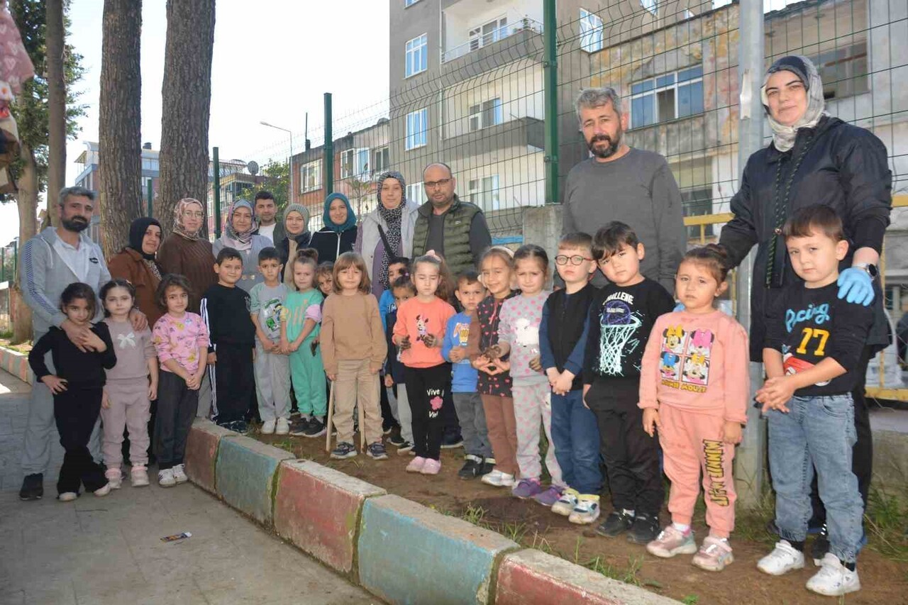 ORDU’NUN ÜNYE İLÇESİNDE ANASINIFI ÖĞRENCİLERİ, VELİLERİNİN DE DESTEĞİYLE "YEŞİL VATAN" PROJESİ...