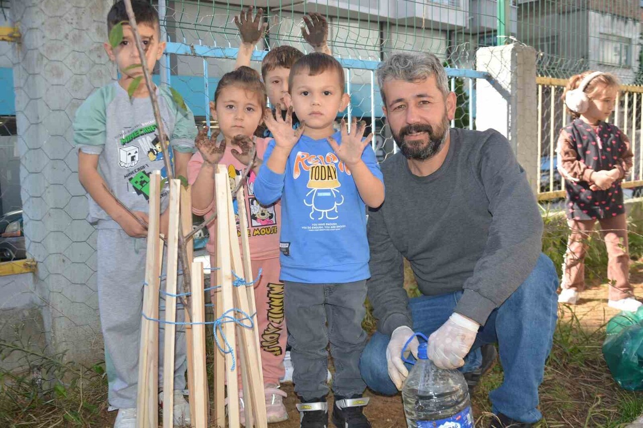 ORDU’NUN ÜNYE İLÇESİNDE ANASINIFI ÖĞRENCİLERİ, VELİLERİNİN DE DESTEĞİYLE "YEŞİL VATAN" PROJESİ...