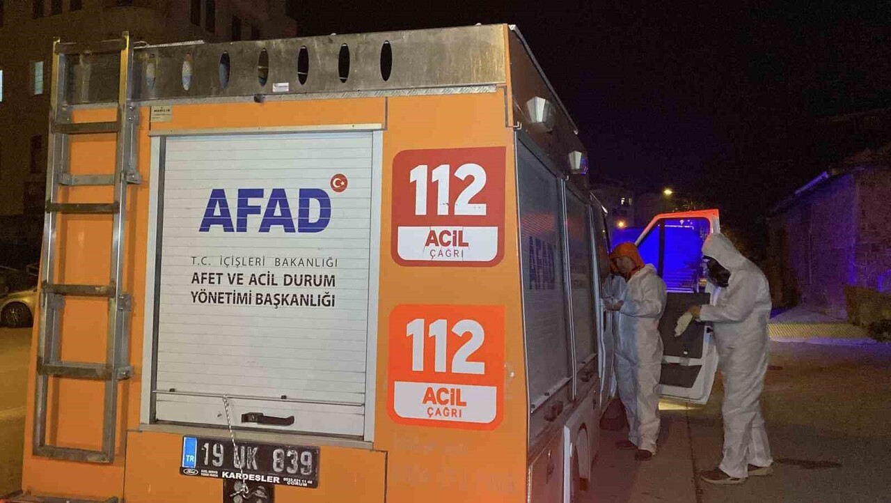 ORUM'DA TAHTA KURUSU SEBEBİYLE İLAÇLAMA YAPILAN APARTMANDA YAŞAYAN 5'İ ÇOCUK 7 KİŞİ ZEHİRLENME...