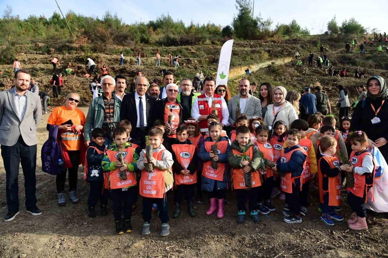 OSMANGAZİ BELEDİYESİ, ‘1 KİTAP 1 FİDAN’ KAMPANYASI KAPSAMINDA KÜTÜPHANELERE ULAŞTIRILAN HER KİTAP...