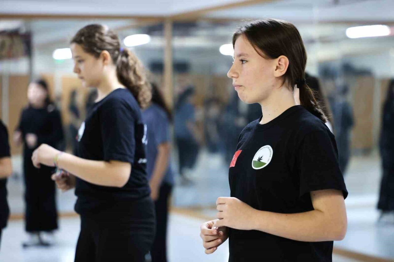 OSMANGAZİ BELEDİYESİ, DÜZENLEDİĞİ DANS KURSLARIYLA GENÇLERİ RİTMİN, SANATIN VE HAREKETİN BÜYÜLÜ...