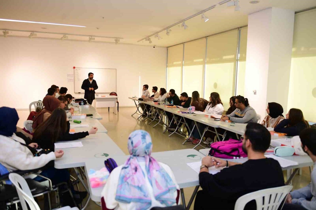 OSMANGAZİ BELEDİYESİ, HAYATA GEÇİRDİĞİ NİTELİKLİ KURSLAR SAYESİNDE ENGELLİ BİREYLERİN 2026 ENGELLİ...