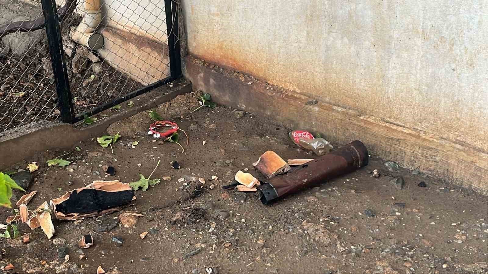 OSMANİYE’DE EVİN BACASINA DÜŞEN YILDIRIM KORKUYA NEDEN OLDU