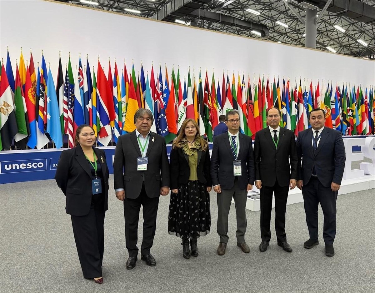 Özbekistan'da süren Birleşmiş Milletler Eğitim, Bilim ve Kültür Örgütü (UNESCO) 43. Genel...