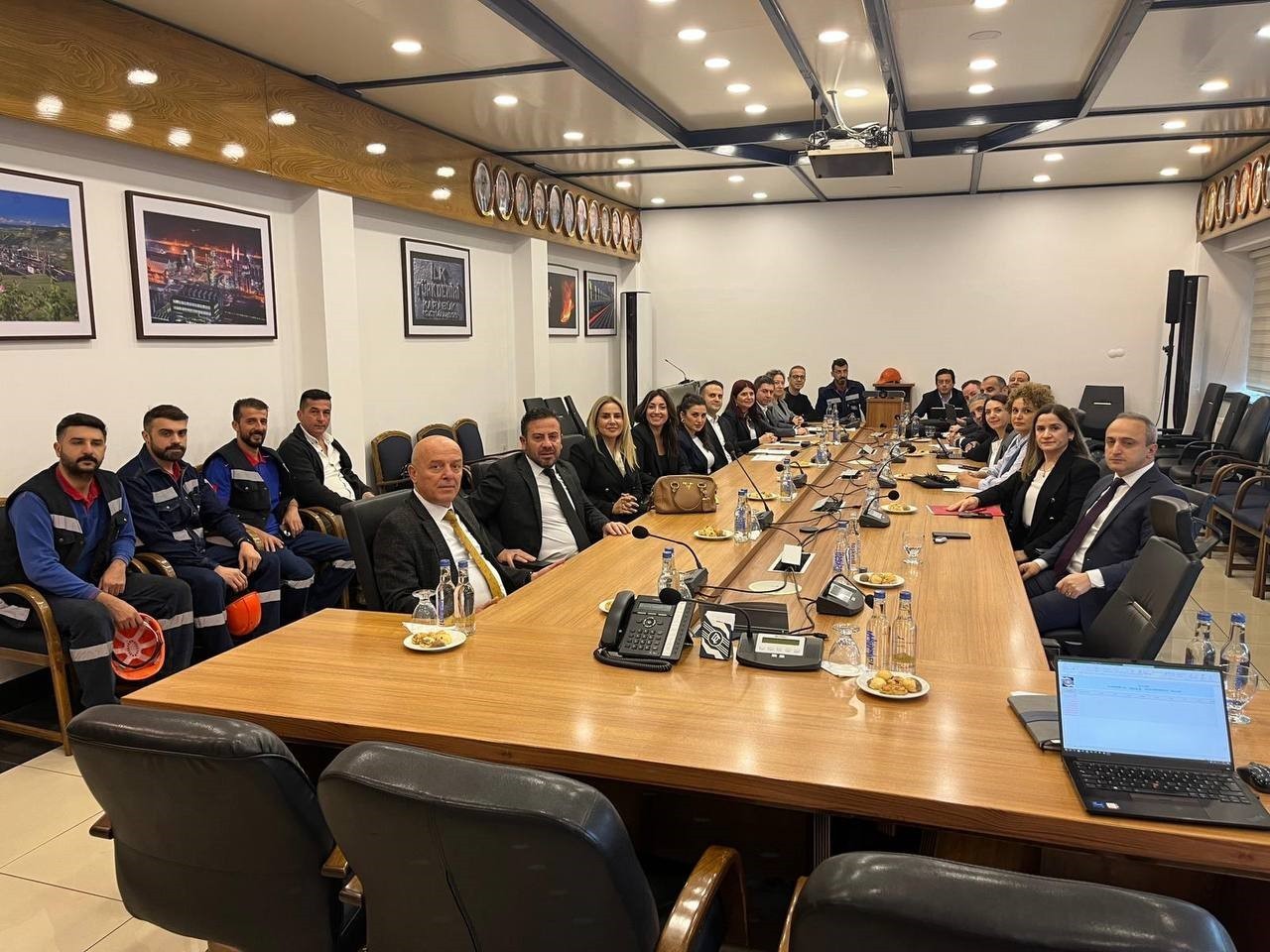 ÖZÇELİK-İŞ SENDİKASI KARABÜK ŞUBE BAŞKANI KENAN YILMAZ, KARDEMİR KARDÖKMAK VE KARÇEL ÇALIŞANLARINI...