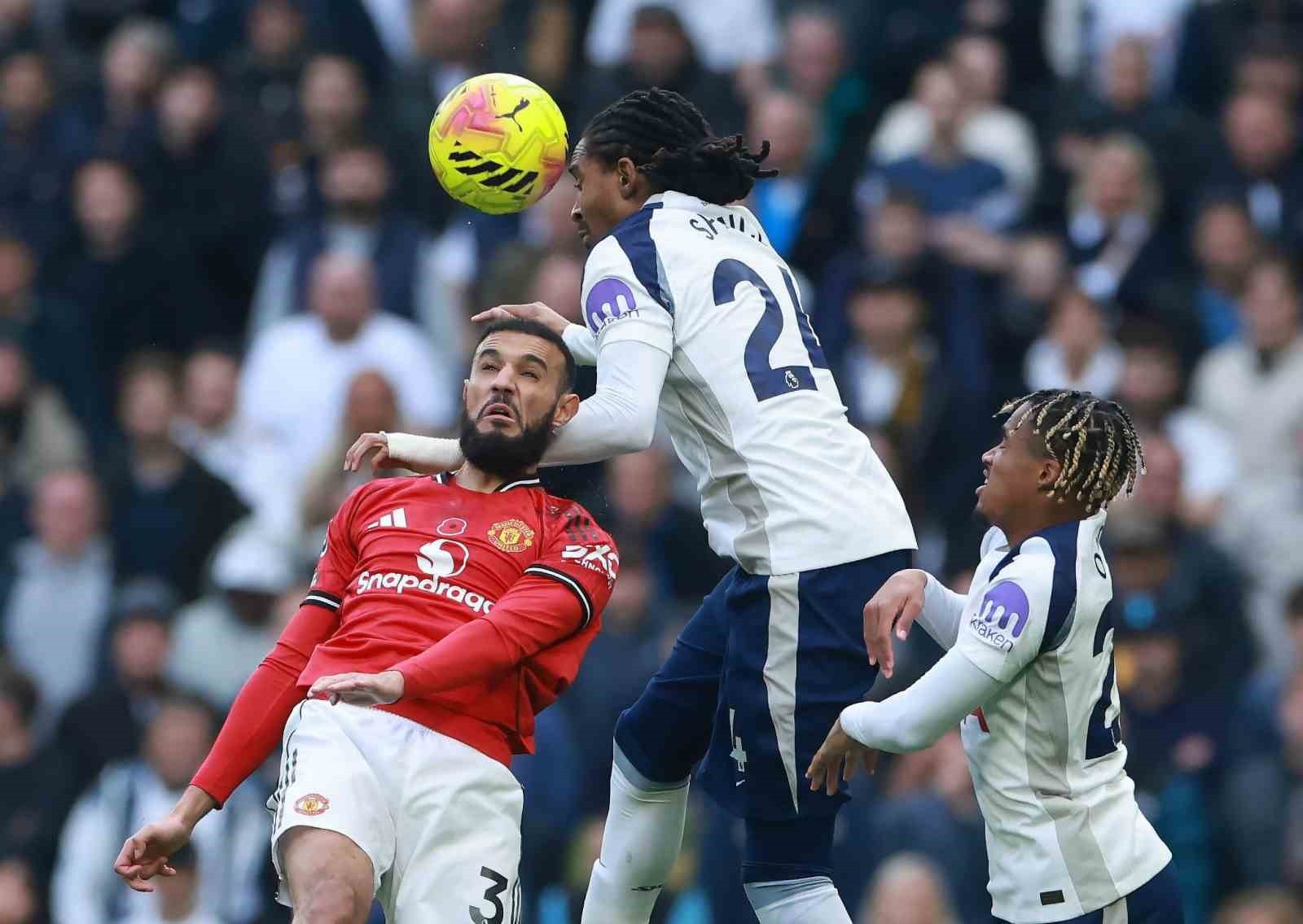 PREMİER LİG'İN 11. HAFTASINDA TOTTENHAM İLE MANCHESTER UNİTED, 2-2'LİK SKORLA BERABERE KALDI.