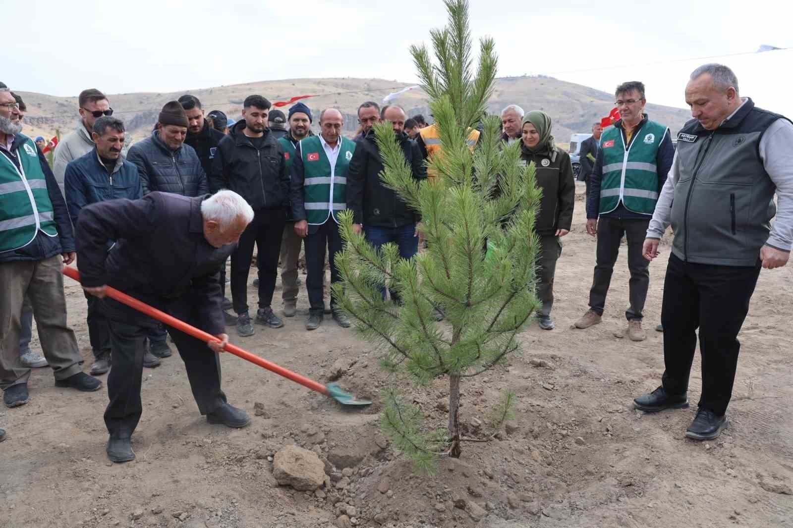 "TÜRKİYE YÜZYILINA NEFES" TEMALI 11 KASIM MİLLİ AĞAÇLANDIRMA GÜNÜ ETKİNLİĞİ NEVŞEHİR’DE DE...
