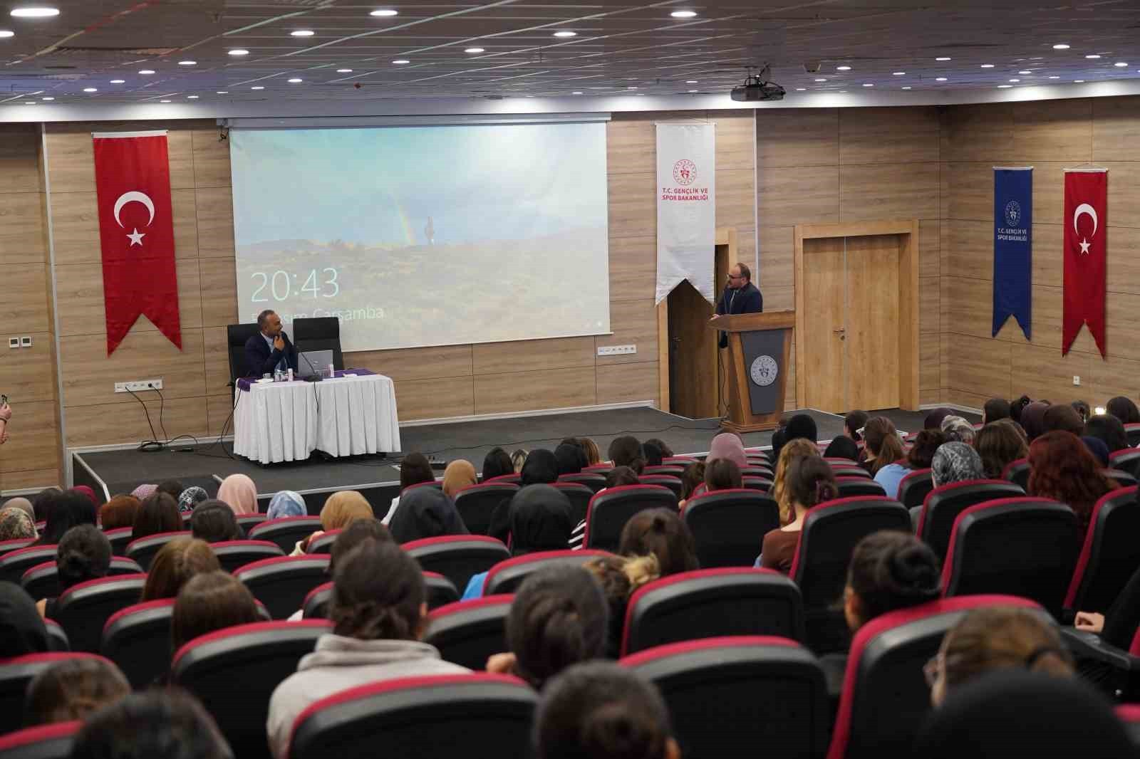 REKTÖR AKKAYA İLE REKTÖR ALİCAN "GENÇLERLE BAŞ BAŞA" PROGRAMINDA ÖĞRENCİLERLE BİR ARAYA...