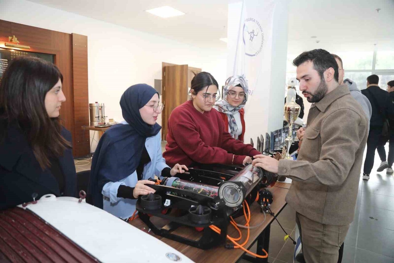 ROBOTLAR VE AKILLI SİSTEMLER ALANINDA UZMANLAŞANBTÜ’DE "ROBOT GÜNLERİ" DÜZENLENDİ.