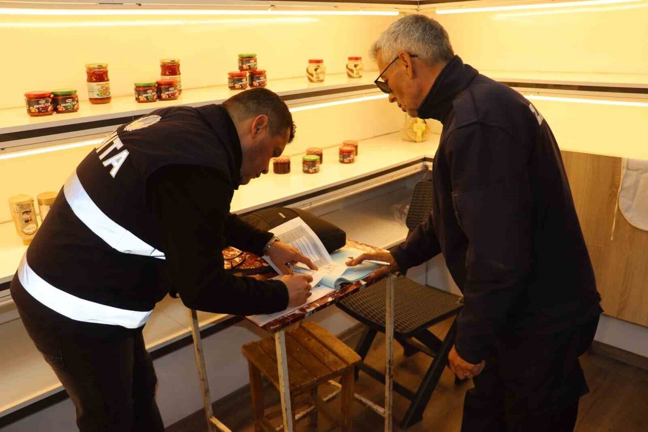 RUHSATSIZ İŞLETME VE TARİHİ GEÇMİŞ ÜRÜNLERE SIKI TAKİP