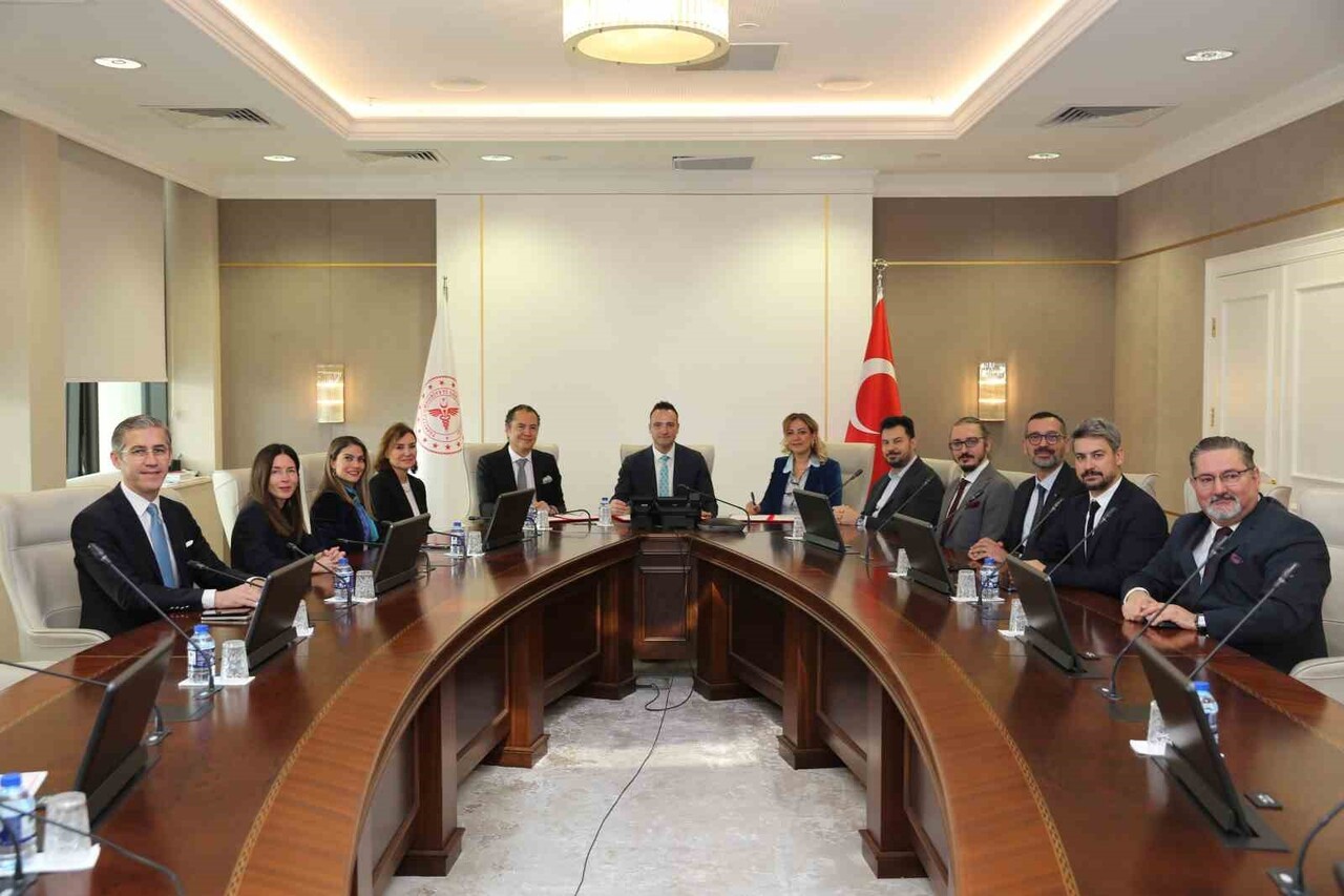 SAĞLIK BAKANLIĞI, ANKARA ÜNİVERSİTESİ VE SANOFİ TÜRKİYE İŞ BİRLİĞİNE GİTTİ. BU KAPSAMDA TEKNOLOJİ...