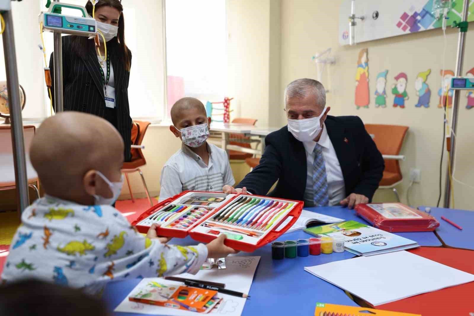 ŞAHİNBEY BELEDİYE BAŞKANI MEHMET TAHMAZOĞLU, GAZİANTEP ÜNİVERSİTESİ ONKOLOJİ HASTANESİ’NDE TEDAVİ...