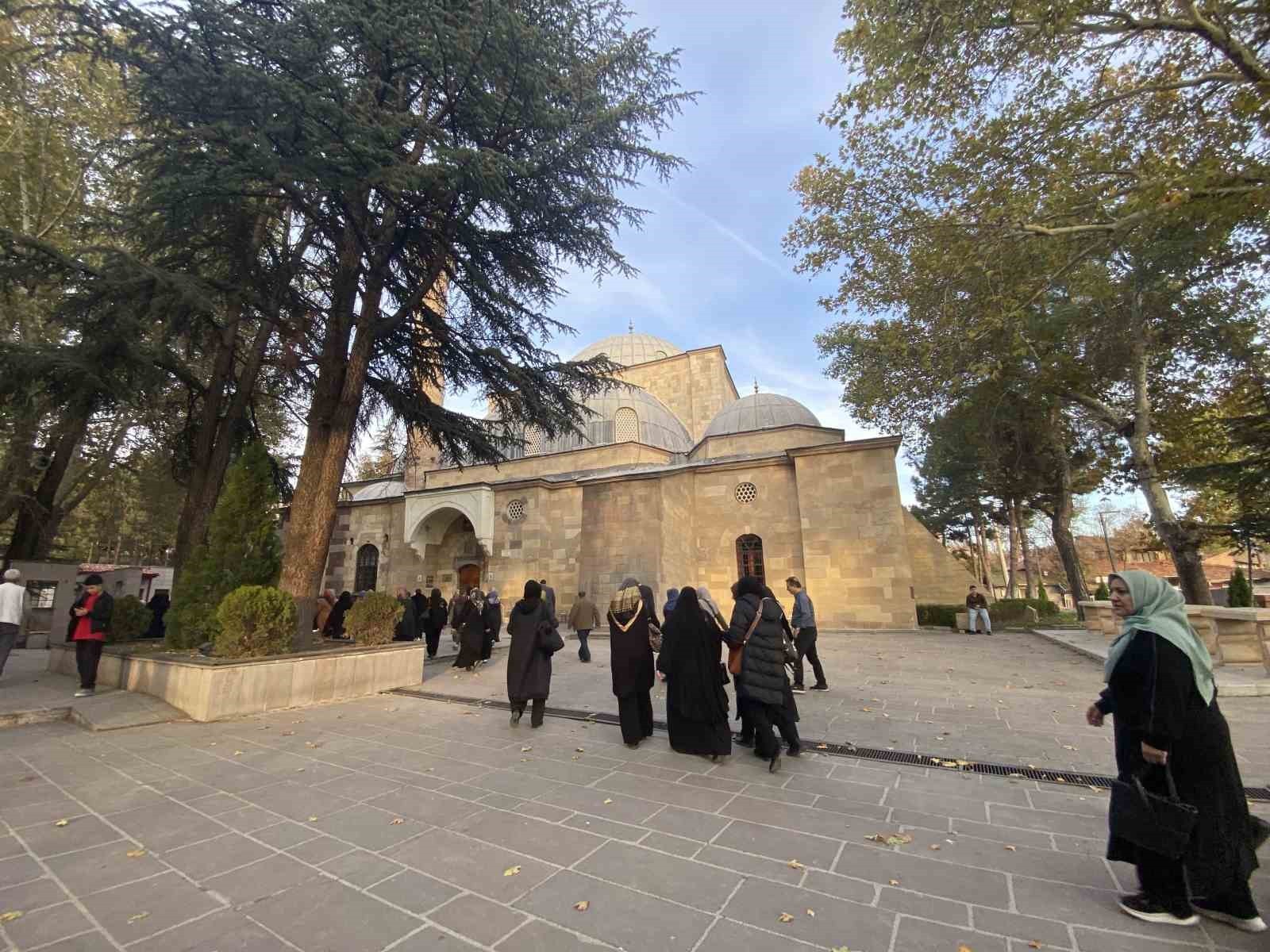 SAKARYA'DAN ÇANKIRI'YA GELEN 100 KİŞİLİK YERLİ TURİST KAFİLESİ, MÜZELERİ, İBADET YERLERİNİ VE...