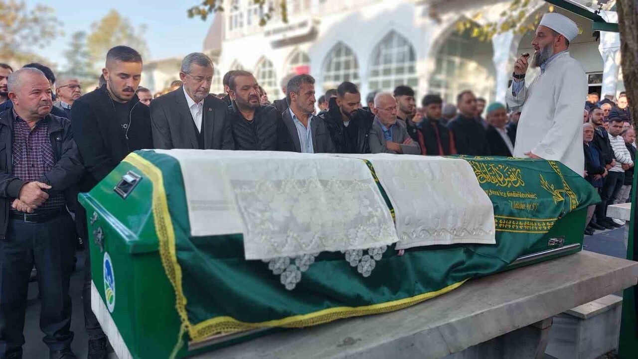 SAKARYA'NIN AKYAZI İLÇESİNDE İKİ HAFİF TİCARİ ARACIN ÇARPIŞMASI NETİCESİNDE MEYDANA GELEN TRAFİK...