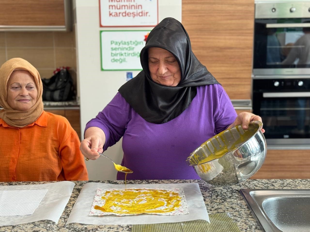 SAKARYA BÜYÜKŞEHİR BELEDİYESİ, ENGELLİ BİREYLERİN AİLELERİNE YÖNELİK GERÇEKLEŞTİRİLEN ATÖLYEDE...