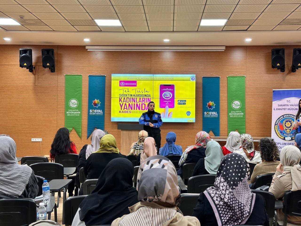 SAKARYA BÜYÜKŞEHİR BELEDİYESİ VE İL EMNİYET MÜDÜRLÜĞÜ’NDEN UZMAN EKİPLER, 25 KASIM KADINA YÖNELİK...