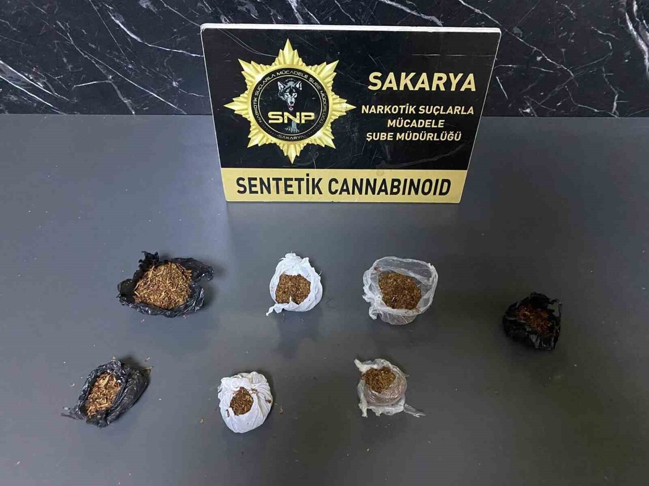 SAKARYA’DA POLİS EKİPLERİNCE ARİFİYE, SAPANCA VE SERDİVAN İLÇELERİNDE GERÇEKLEŞTİRİLEN UYUŞTURUCU...