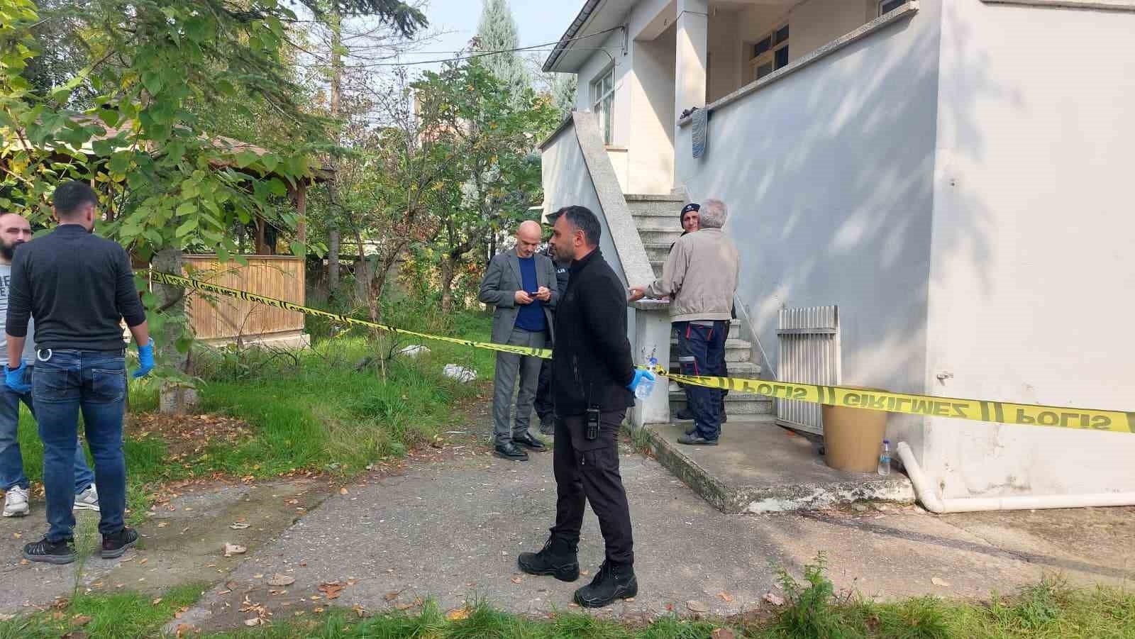 SAKARYA’NIN AKYAZI İLÇESİNDE 63 YAŞINDAKİ AHMET ONAT, EVİNDE ENİŞTESİ TARAFINDAN ÖLÜ...