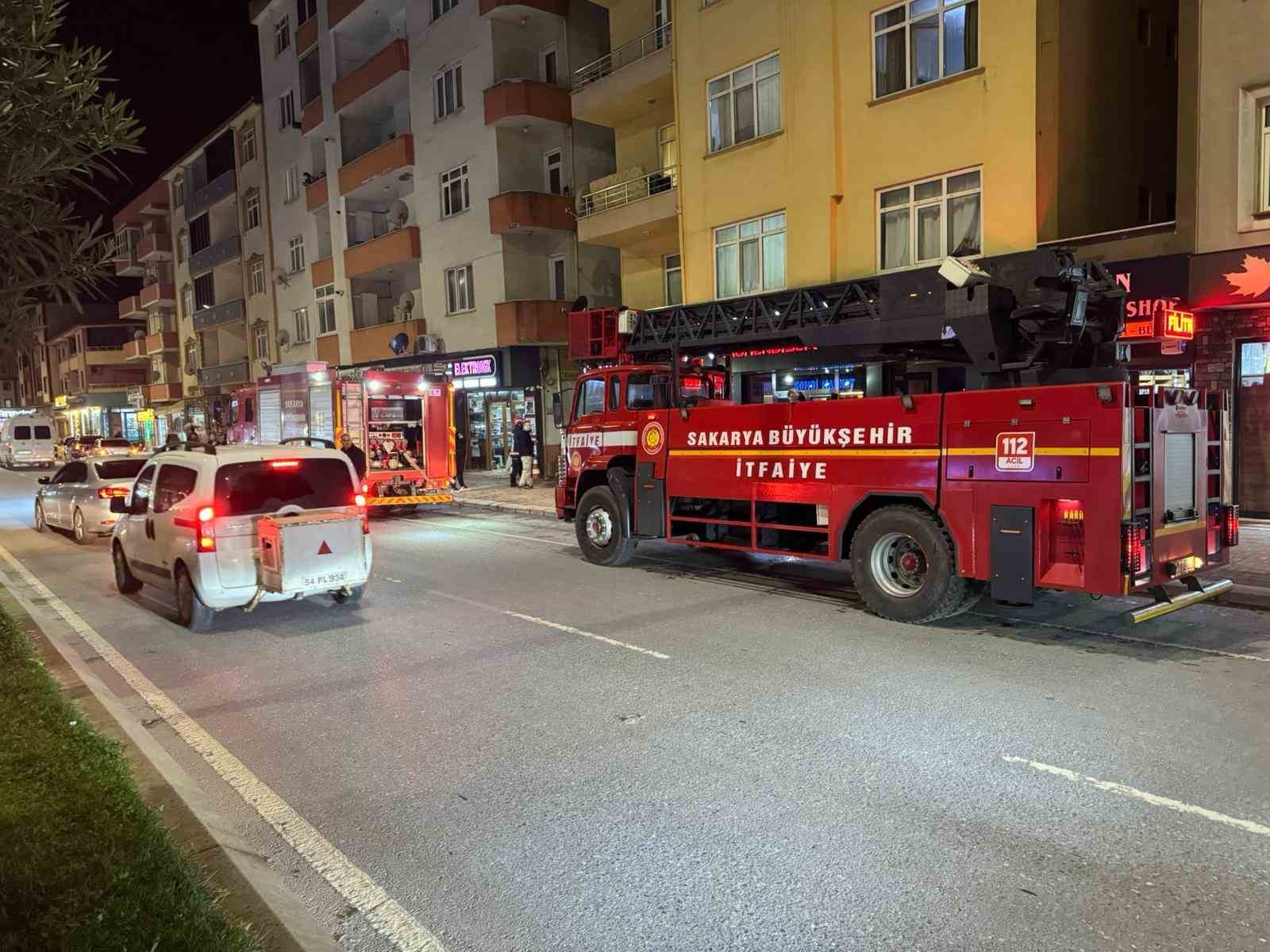 SAKARYA’NIN KARASU İLÇESİNDE 5 KATLI BİNANIN DÖRDÜNCÜ KATINDA YAPILAN BACA TEMİZLİĞİ NETİCESİNDE...