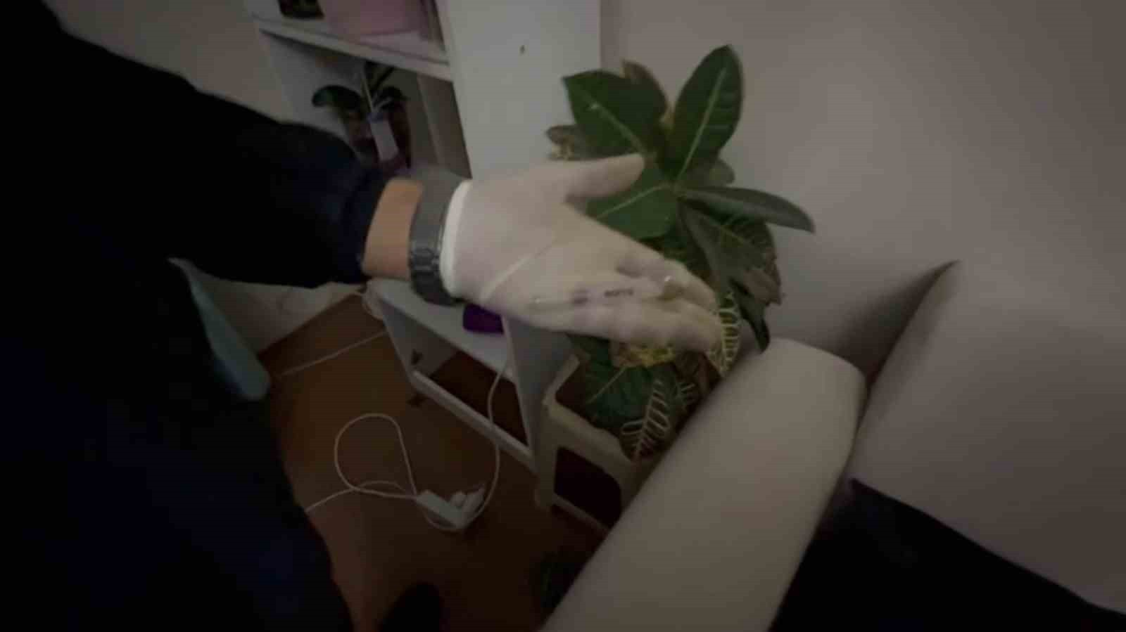 SAKARYA’NIN SERDİVAN İLÇESİNDE JANDARMA EKİPLERİNCE YAPILAN UYUŞTURUCU OPERASYONUNDA GÖZALTINA...