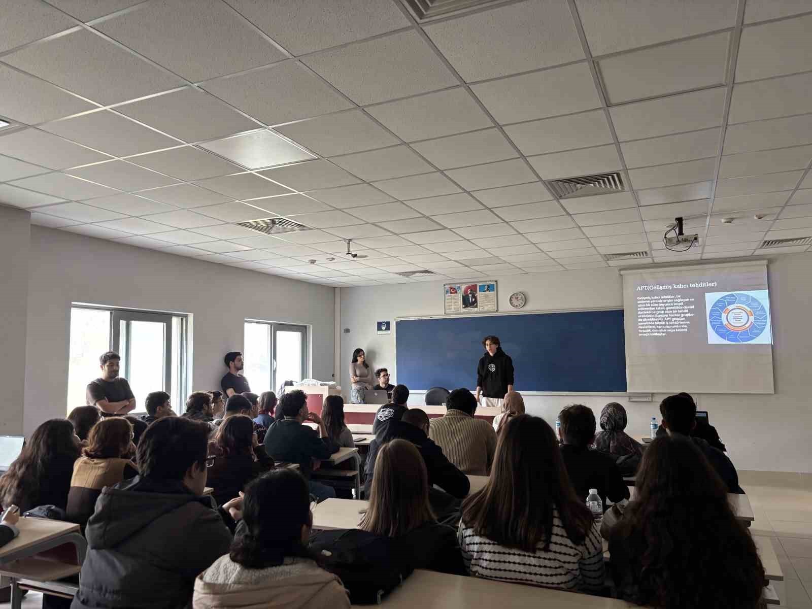 SAKARYA ÜNİVERSİTESİ’NDE "SİBER GÜVENLİĞE GİRİŞ" ETKİNLİĞİNDE SALDIRI YÖNTEMLERİ, ÖNLEMLER VE...