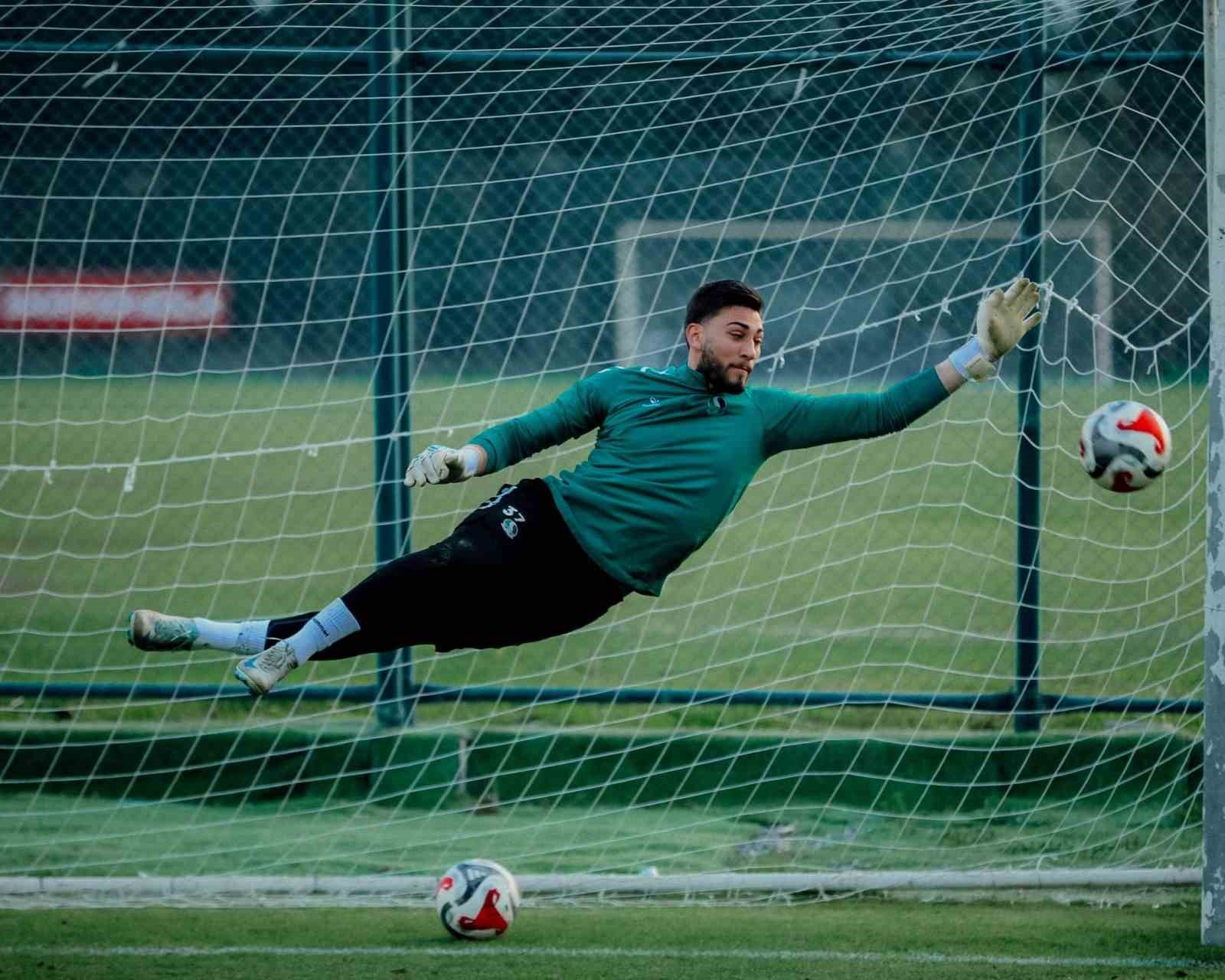 SAKARYASPOR, TRENDYOL 1. LİG’İN 14’ÜNCÜ HAFTASINDA DEPLASMANDA KARŞILAŞACAĞI İSTANBULSPOR MAÇININ...