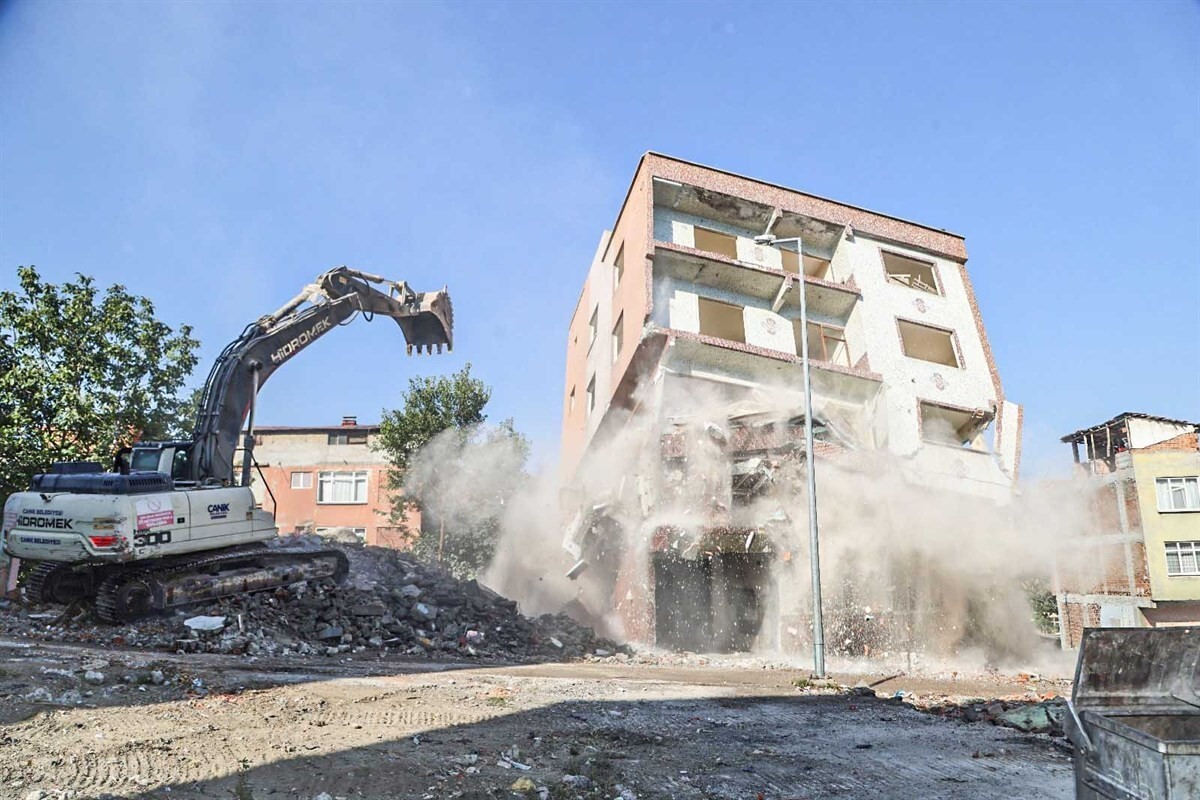 SAMSUN CANİK BELEDİYE BAŞKANI İBRAHİM SANDIKÇI, "741 DEPREME DAYANIKSIZ VE YÜKSEK RİSKLİ BİNANIN...