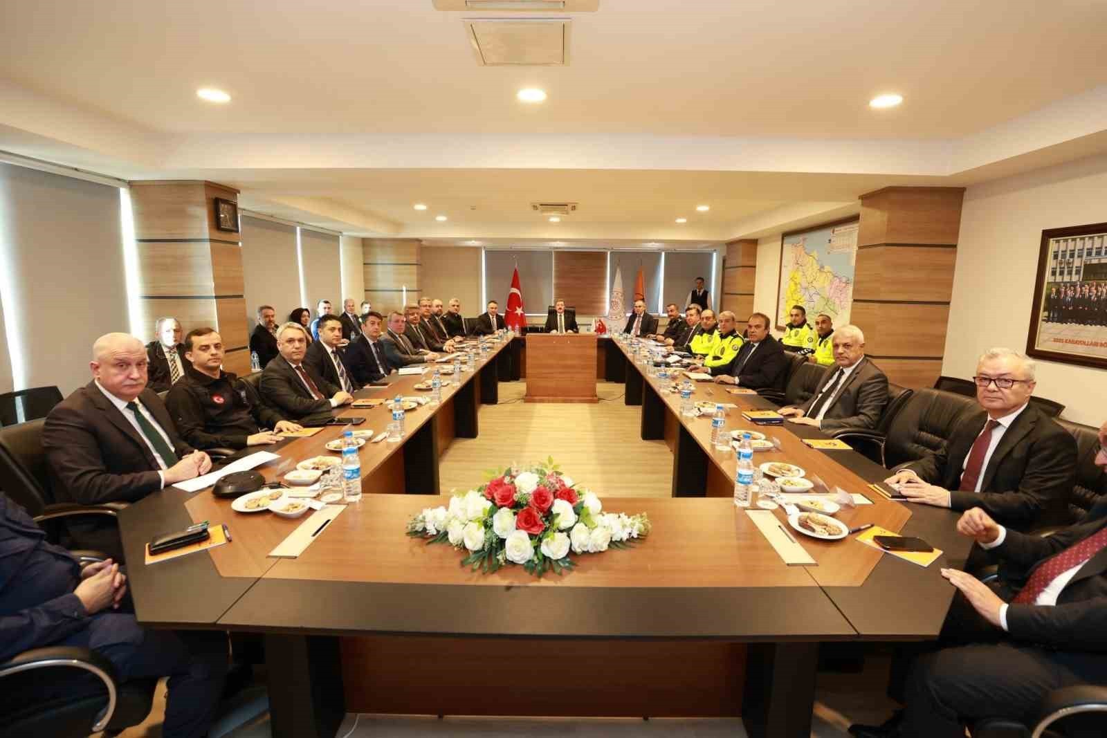 SAMSUN’DA KIŞ MEVSİMİ ÖNCESİ ALINACAK TEDBİRLERİN DEĞERLENDİRİLDİĞİ KIŞ TEDBİRLERİ İL AFET VE ACİL...