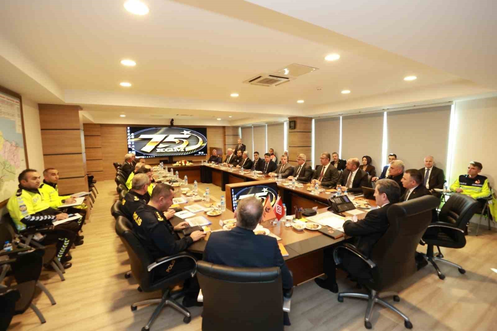 SAMSUN’DA KIŞ MEVSİMİ ÖNCESİ ALINACAK TEDBİRLERİN DEĞERLENDİRİLDİĞİ KIŞ TEDBİRLERİ İL AFET VE ACİL...