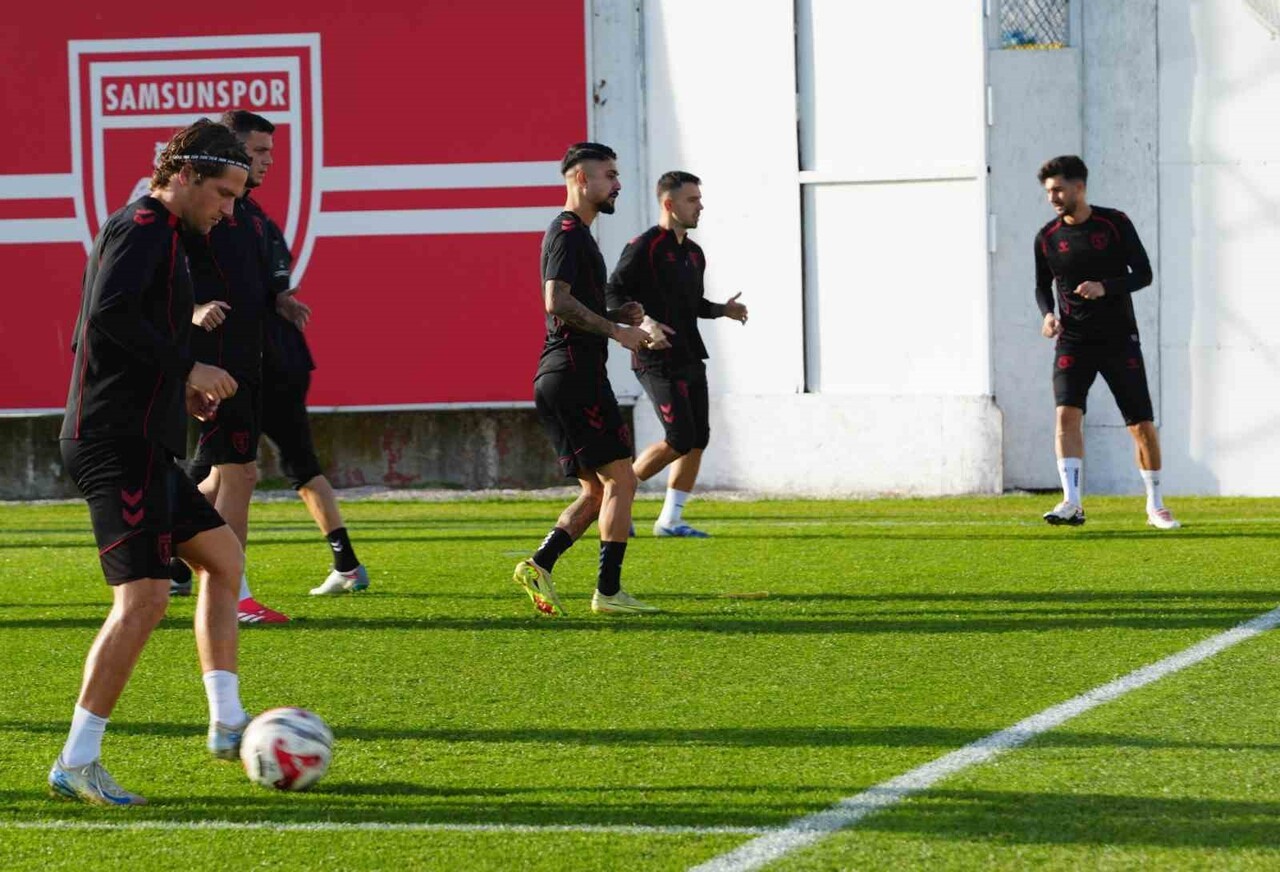 SAMSUNSPOR, BEŞİKTAŞ MAÇI HAZIRLIKLARINI 4 EKSİKLE SÜRDÜRDÜ.