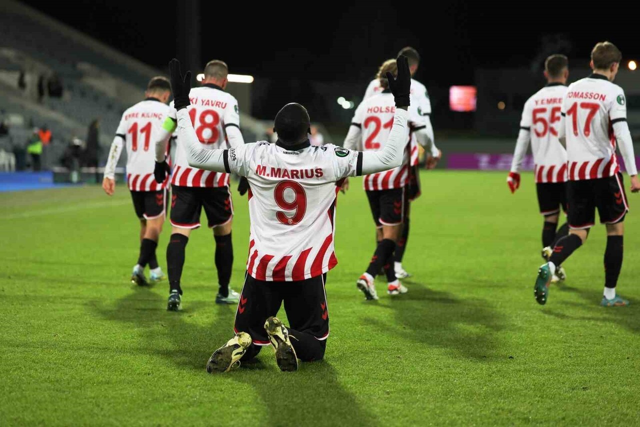 SAMSUNSPOR - BREİDABLİK MAÇININ İLK YARISINDAN KARELER.