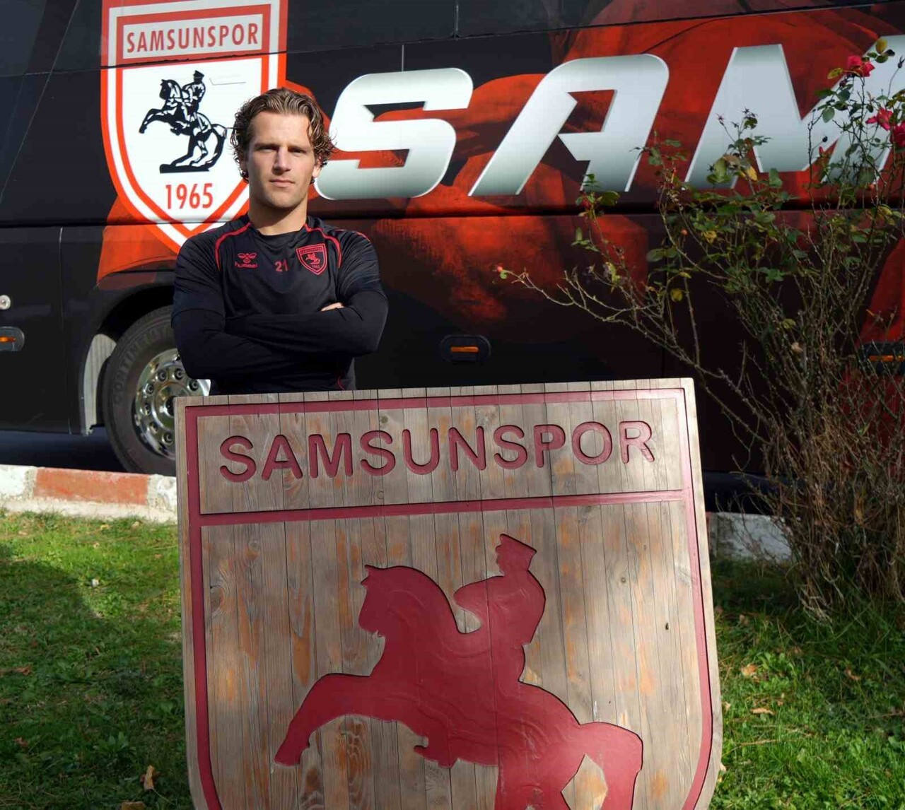 SAMSUNSPOR’UN DANİMARKALI BAŞARILI ORTA SAHA OYUNCUSU CARLO HOLSE, ÜLKESİNİN MİLLİ TAKIMI İLE...