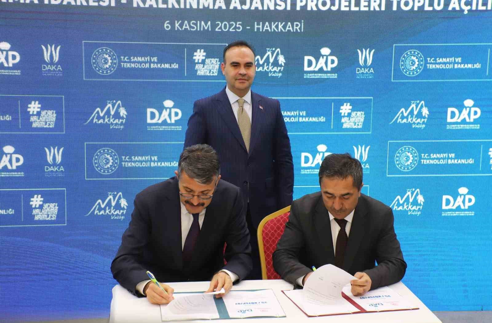 SANAYİ VE TEKNOLOJİ BAKANI MEHMET FATİH KACIR, HAKKARİ'DE DOĞU ANADOLU PROJESİ (DAP) VE DOĞU...