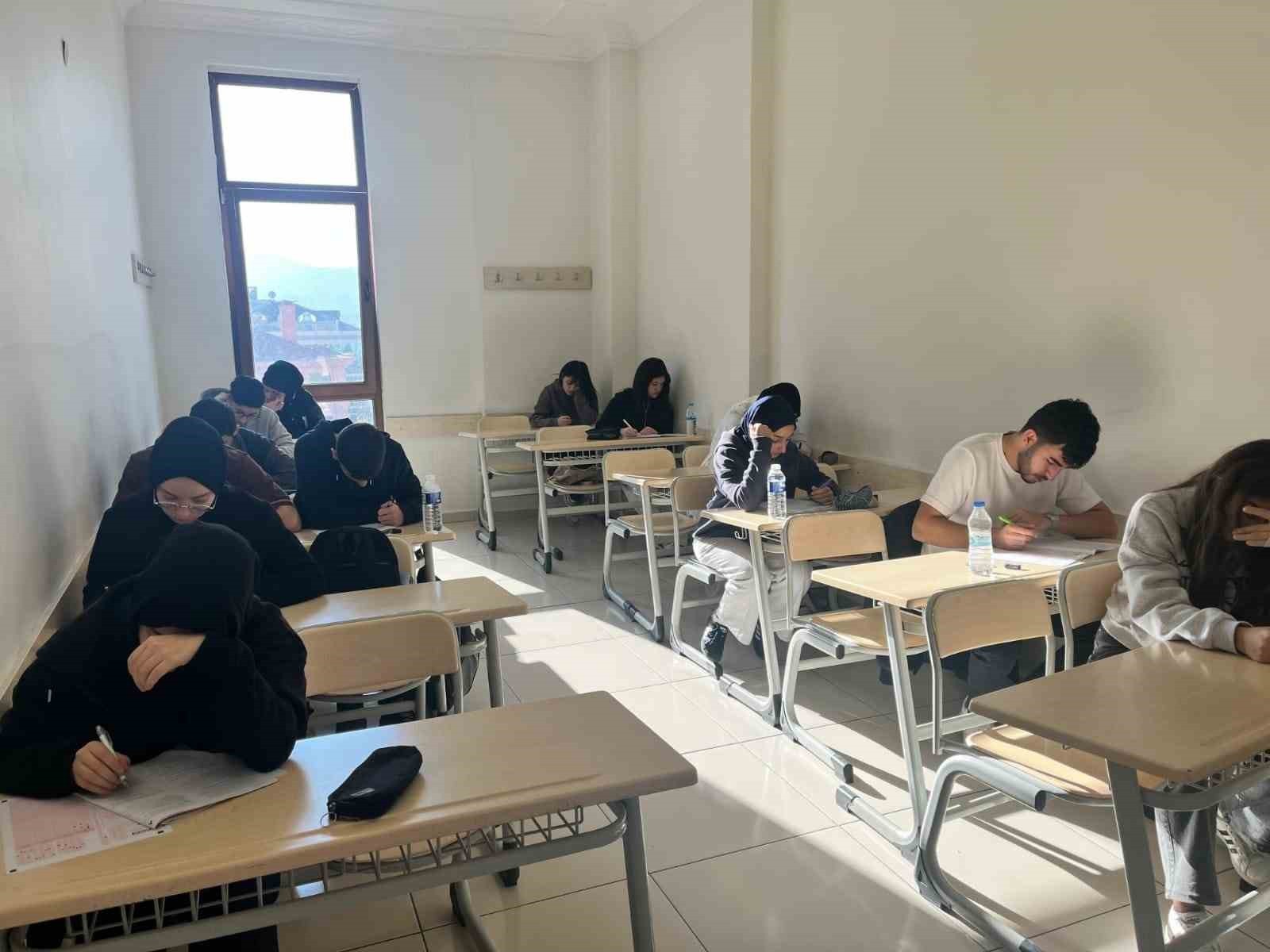 SANCAKTEPE BELEDİYESİ'NDEN GENÇLERE GERÇEĞİNİ ARATMAYAN TYT DENEME SINAVI