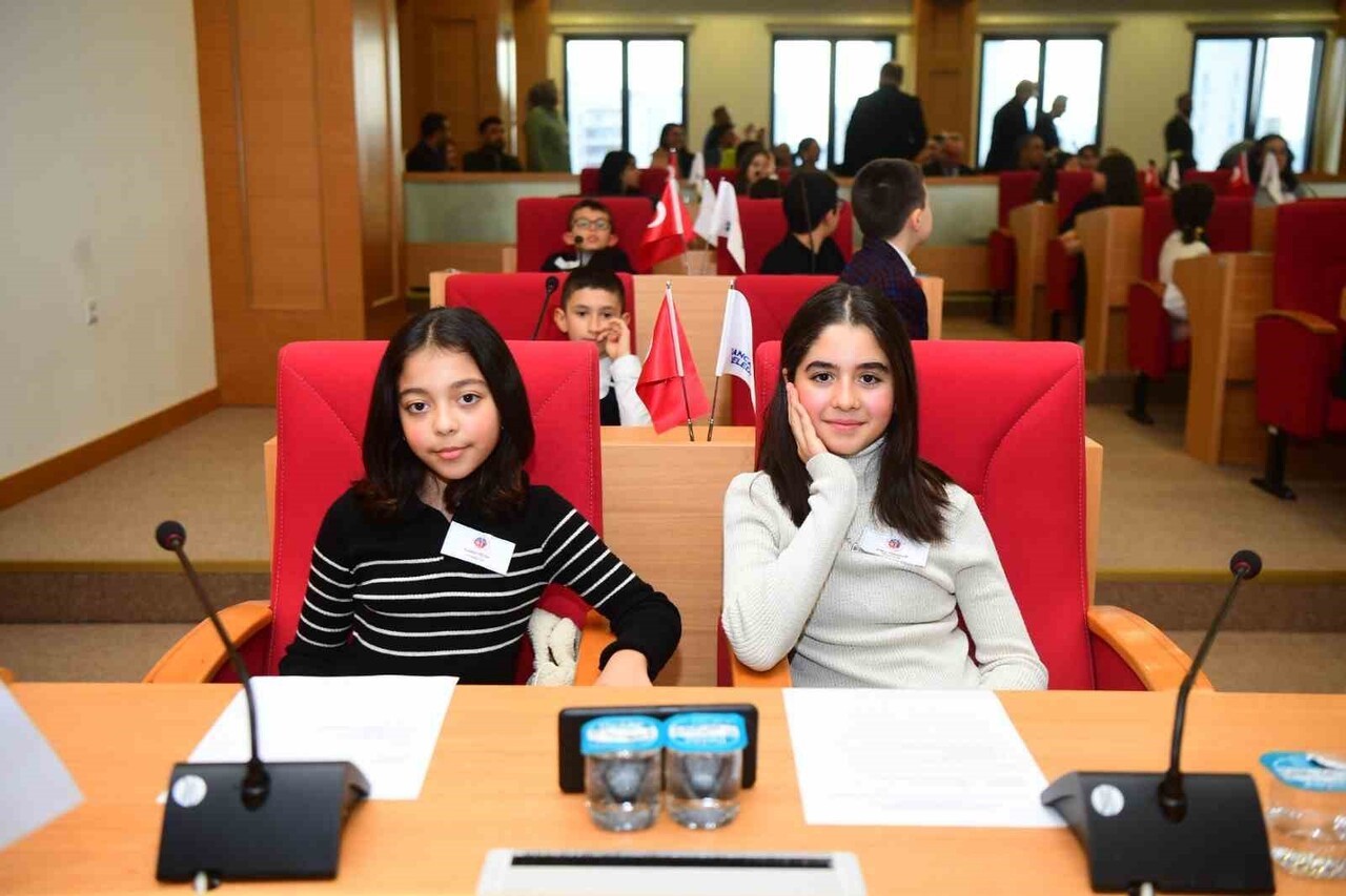 SANCAKTEPE’DE DÜNYA ÇOCUK HAKLARI GÜNÜ’NDE 'ÇOCUK MECLİSİ' İLK OTURUMUNU...