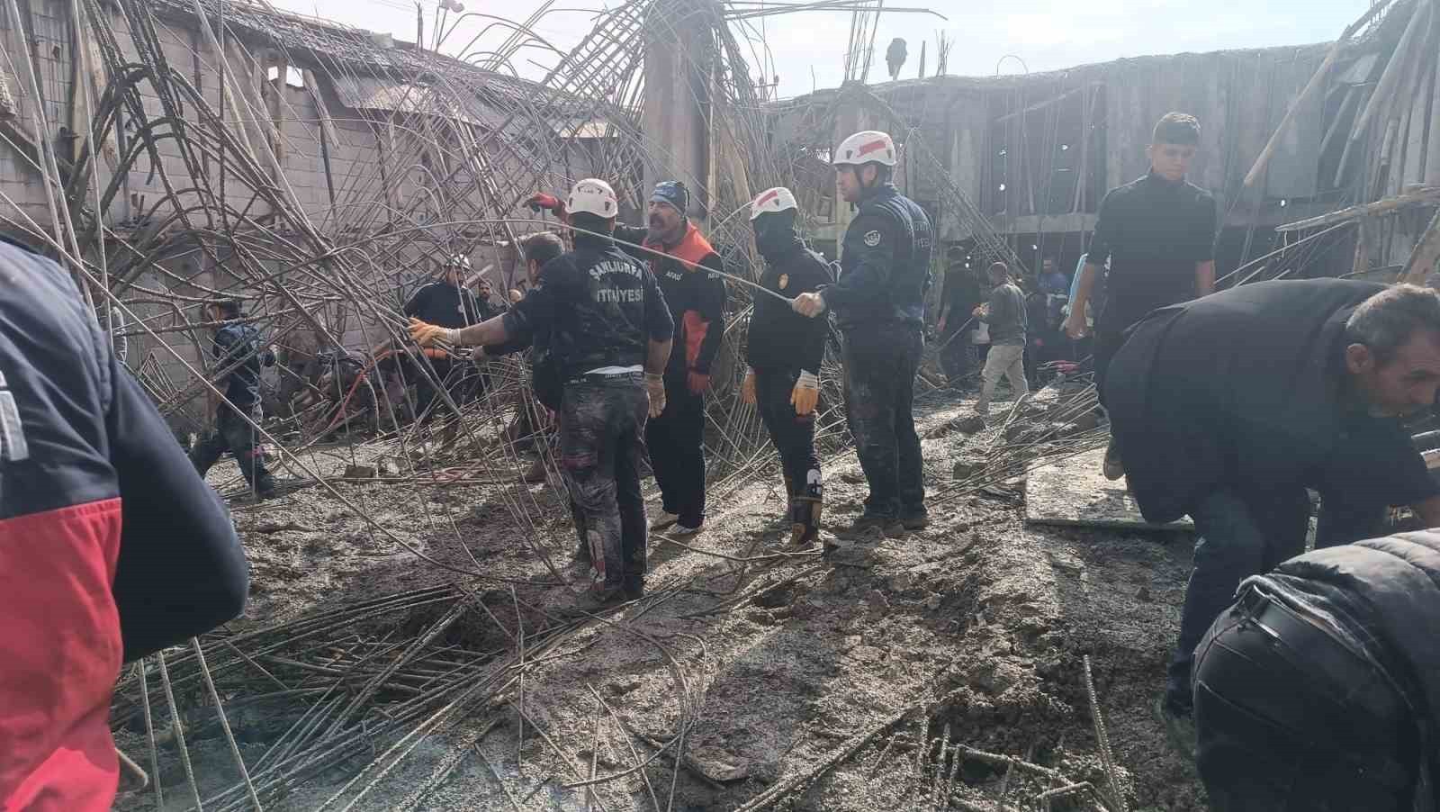 ŞANLIURFA'DA 2 KATLI İNŞAATTA GÖÇÜK: 5 İŞÇİ ALTINDA KALDI