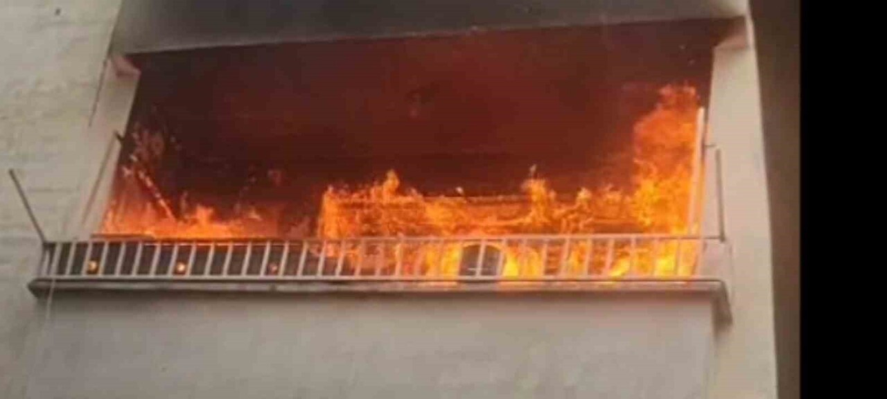 ŞANLIURFA'DA BİR APARTMANIN 5. KATINDA ÇIKAN YANGIN PANİĞE NEDEN OLDU.