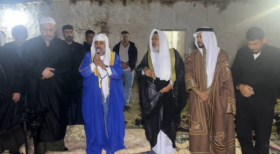 ŞANLIURFA'NIN CEYLANPINAR İLÇESİNDE YÜZLERCE VATANDAŞ, KENDİ KENDİNE YANAN EV İÇİN SEFERBER OLDU....