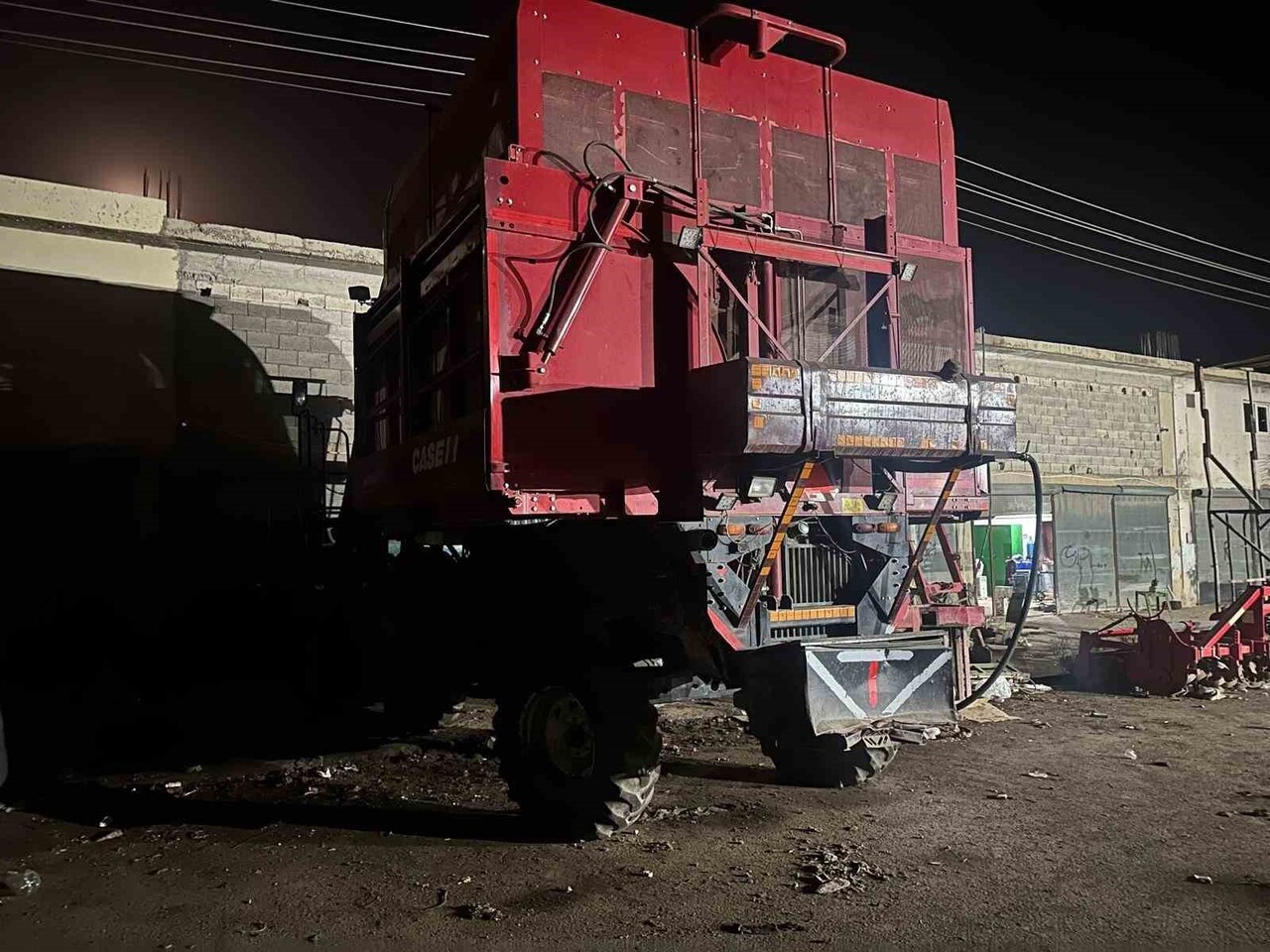 ŞANLIURFA'NIN EYYÜBİYE İLÇESİNDE BULUNAN UĞURLU SANAYİ SİTESİ'NDE BİR BİÇERDÖVERİN 1 MİLYON TL...