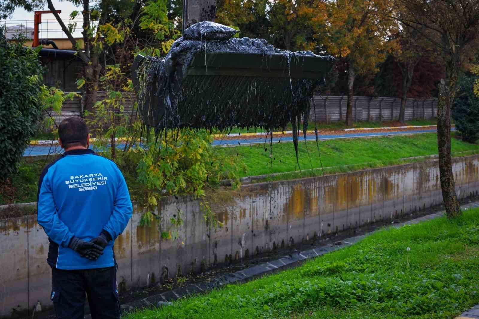 SASKİ, ÇARK DERESİ’NDE ÇEVRE VE HAVZA SAĞLIĞI İÇİN TEMİZLİK ÇALIŞMALARINI SÜRDÜRÜYOR. BU KAPSAMDA...