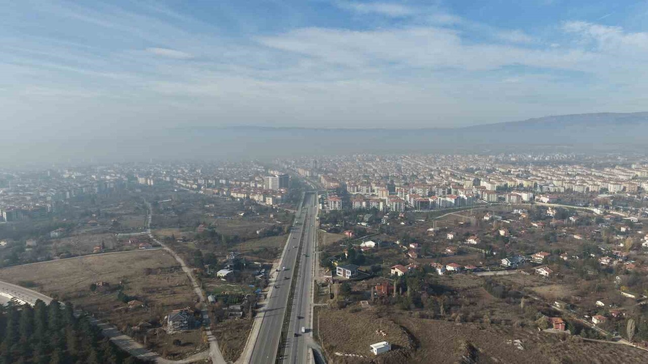 ŞEHİR ÜZERİNDEN DRONLA GÖRÜNTÜ