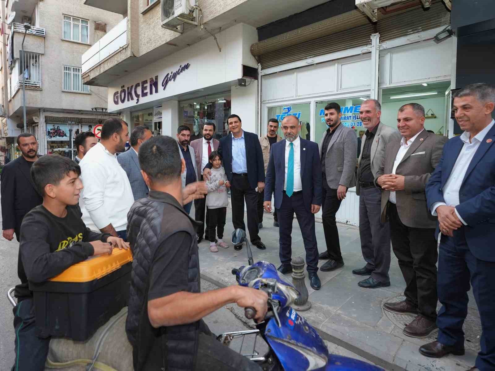 ŞEHİTKAMİL BELEDİYE BAŞKANI UMUT YILMAZ, BABA OCAĞI NİZİP’İ ZİYARET EDEREK, HEMŞEHRİLERİ VE İLÇE...