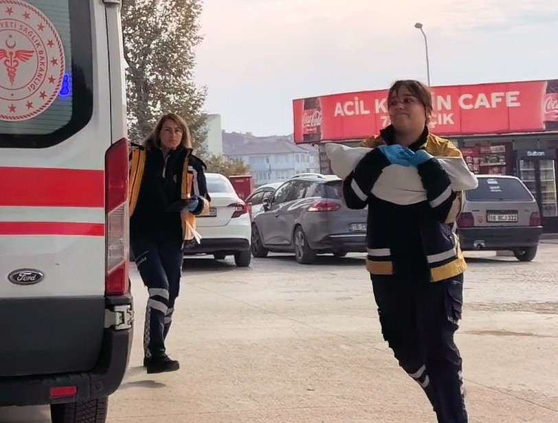 SERENAY (34) VE SEZAİ ÇETİN (37) ÇİFTİ 7 AYLIK BEBEKLERİ EREN'İ UYUTUP BEŞİĞİNE YATIRDI. ANNE...