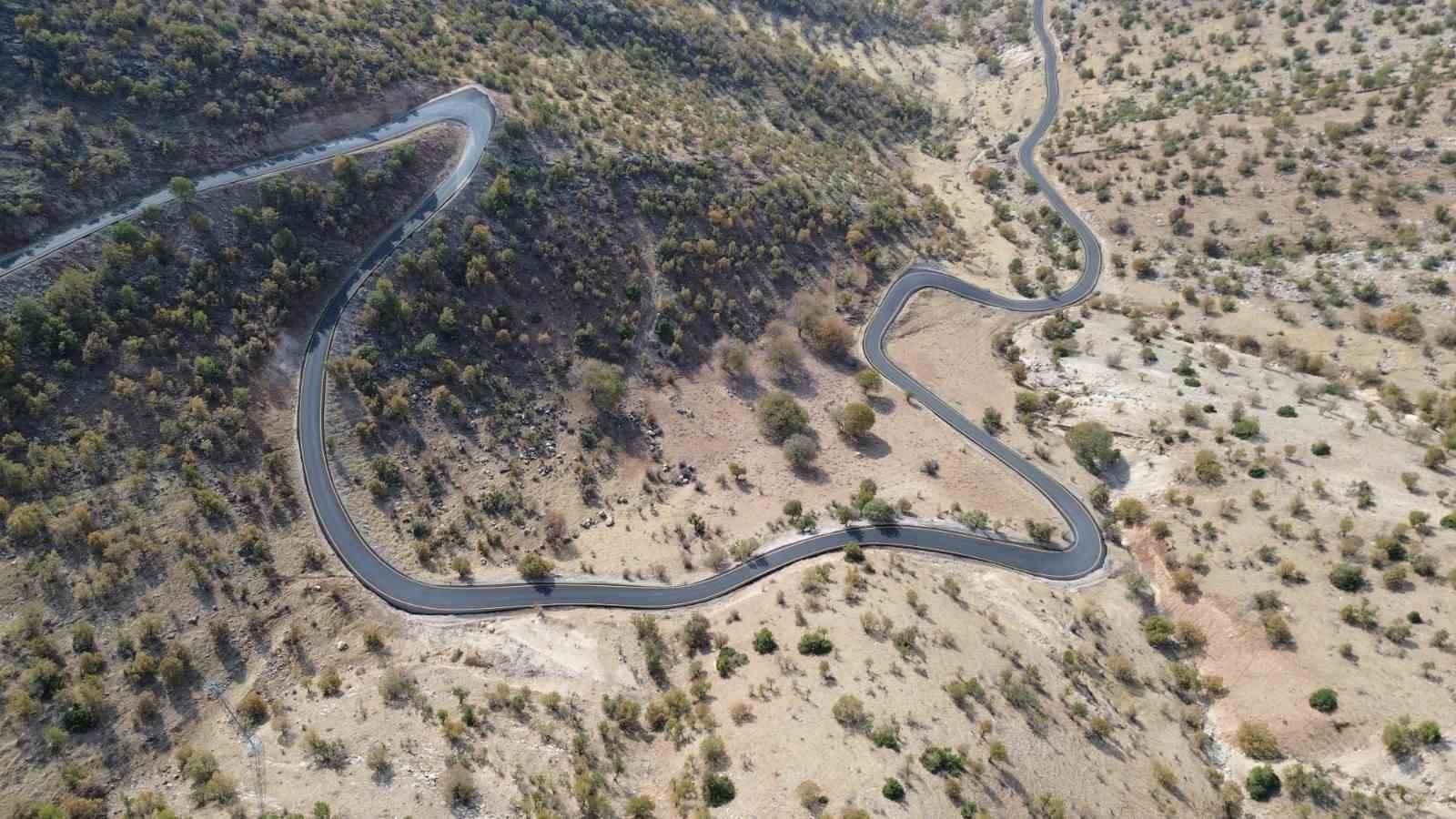 SİİRT'İN ERUH İLÇESİ KIRSALINDA 29 BİN 350 METRE ASFALT ÇALIŞMASI TAMAMLANDI.