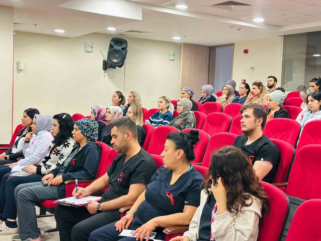 SİİRT EĞİTİM VE ARAŞTIRMA HASTANESİ, KAN YOLUYLA BULAŞAN HASTALIKLAR KONUSUNDA FARKINDALIĞI...